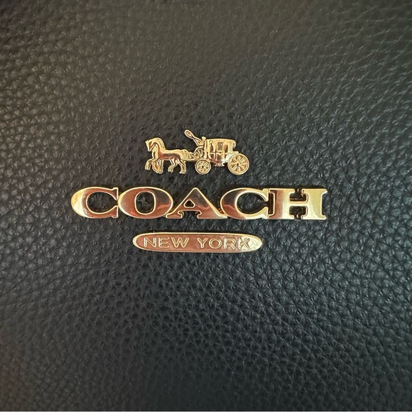 ๐ SOLD ๐ ๐๏ธ๐๏ธ NEW AUTH COACH LTH TOWN TOTE!! PERFECT FOR EVERY OCCASION. - Picture 4 of 8